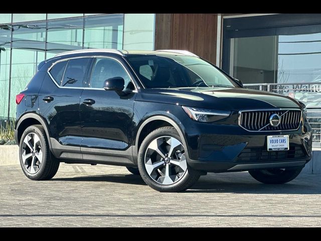 2025 Volvo XC40 Core Bright Theme