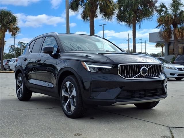 2025 Volvo XC40 Core Bright Theme