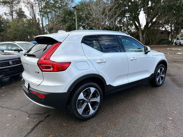 2025 Volvo XC40 Core Bright Theme