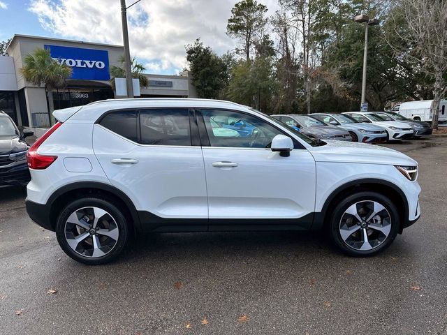 2025 Volvo XC40 Core Bright Theme