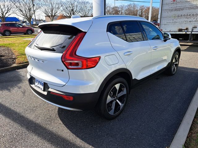 2025 Volvo XC40 Core Bright Theme