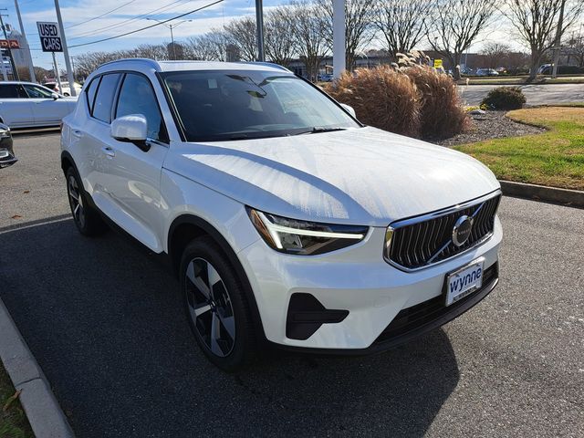 2025 Volvo XC40 Core Bright Theme