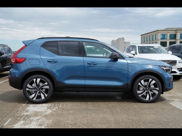 2025 Volvo XC40 Plus Dark Theme