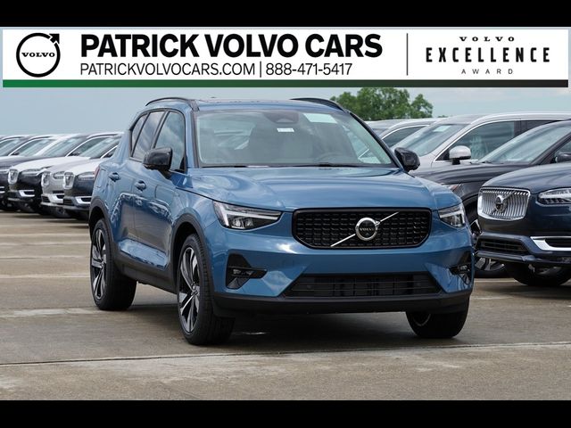 2025 Volvo XC40 Plus Dark Theme