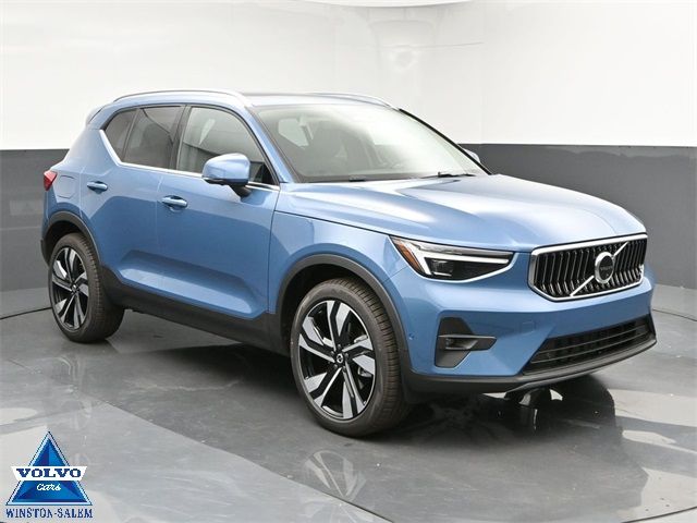 2025 Volvo XC40 Plus Bright Theme