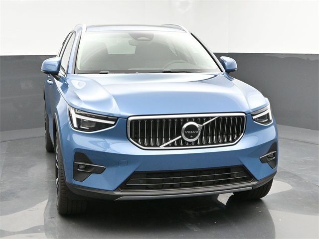 2025 Volvo XC40 Plus Bright Theme