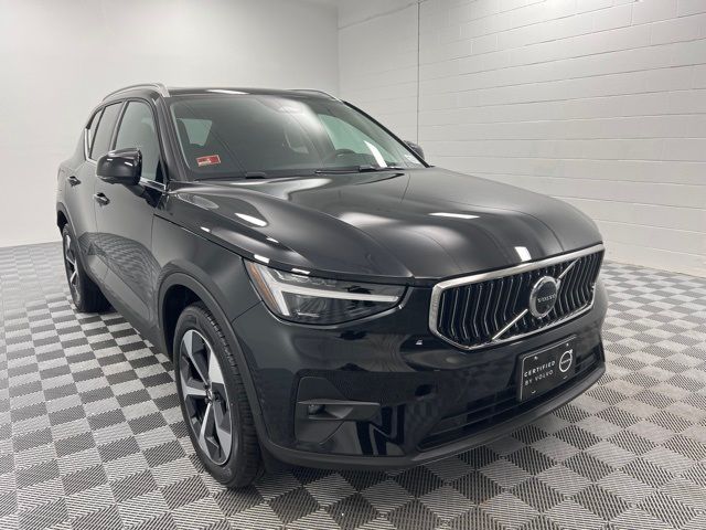 2025 Volvo XC40 Plus Bright Theme