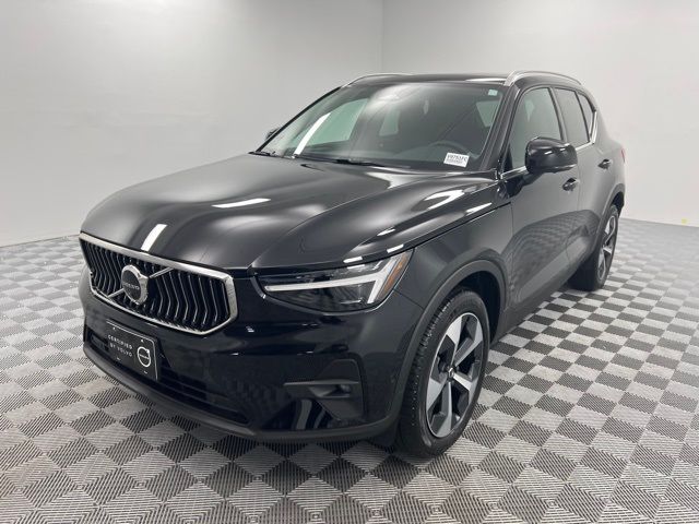 2025 Volvo XC40 Plus Bright Theme