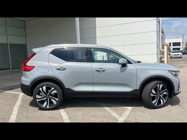 2025 Volvo XC40 Plus Bright Theme