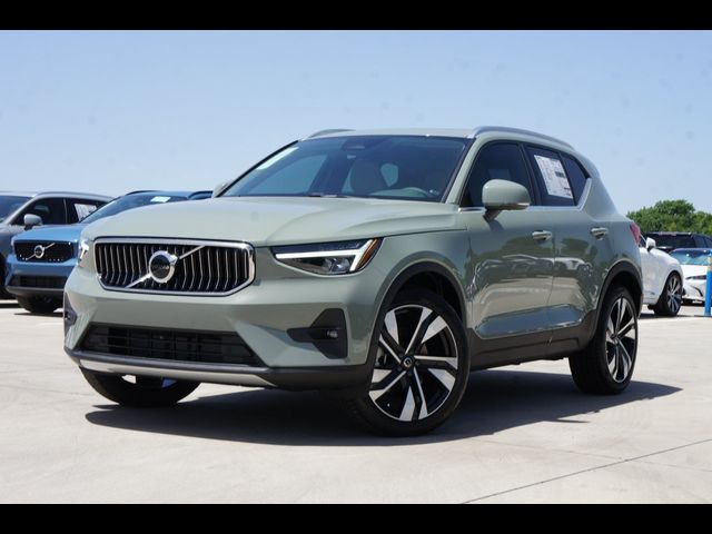 2025 Volvo XC40 Plus Bright Theme