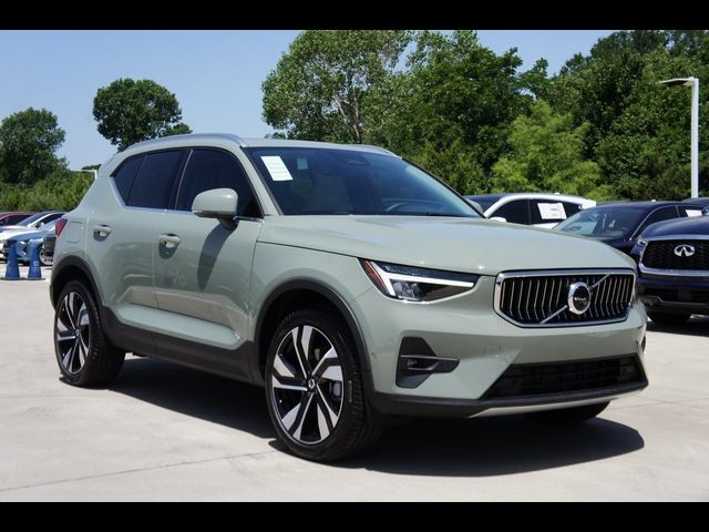 2025 Volvo XC40 Plus Bright Theme