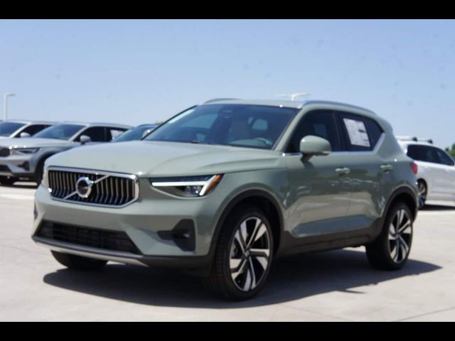 2025 Volvo XC40 Plus Bright Theme