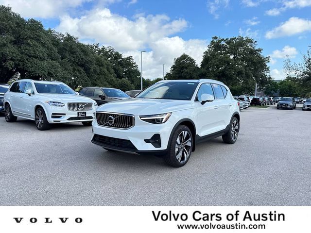 2025 Volvo XC40 Plus Bright Theme