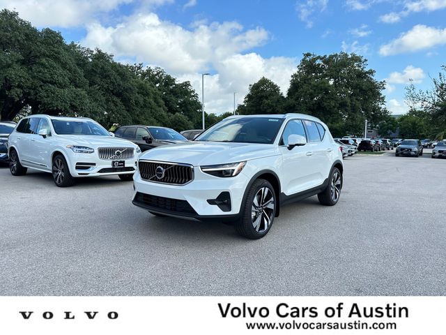 2025 Volvo XC40 Plus Bright Theme