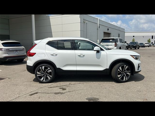 2025 Volvo XC40 Plus Bright Theme