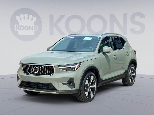 2025 Volvo XC40 Plus Bright Theme