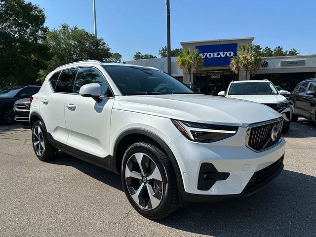 2025 Volvo XC40 Plus Bright Theme