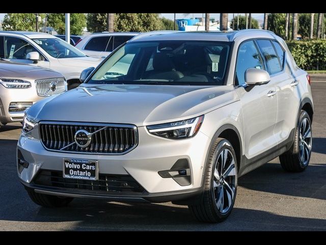 2025 Volvo XC40 Plus Bright Theme