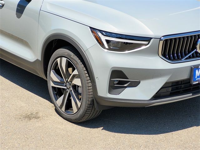 2025 Volvo XC40 Plus Bright Theme