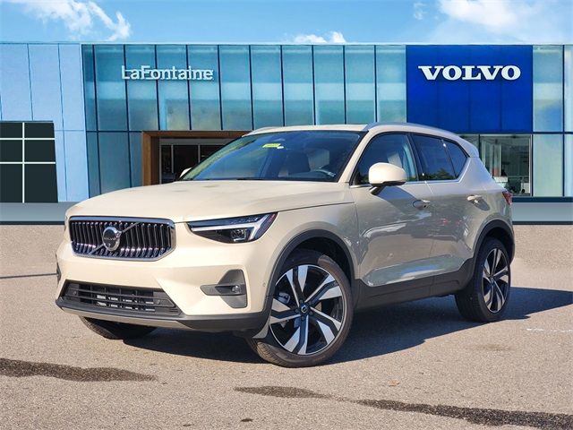 2025 Volvo XC40 Plus Bright Theme