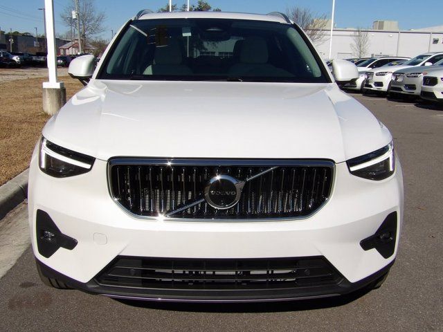 2025 Volvo XC40 Plus Bright Theme