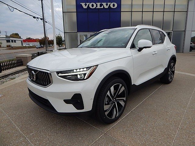 2025 Volvo XC40 Plus Bright Theme