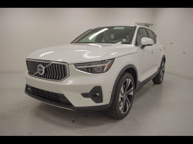 2025 Volvo XC40 Plus Bright Theme