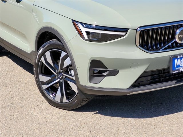 2025 Volvo XC40 Plus Bright Theme