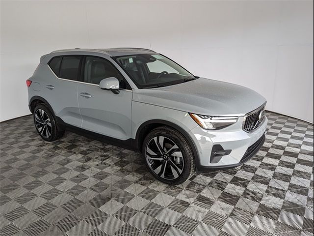 2025 Volvo XC40 Plus Bright Theme