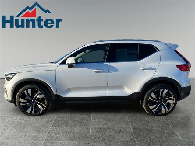 2025 Volvo XC40 Plus Bright Theme