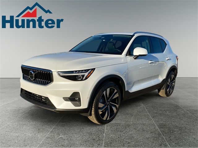 2025 Volvo XC40 Plus Bright Theme