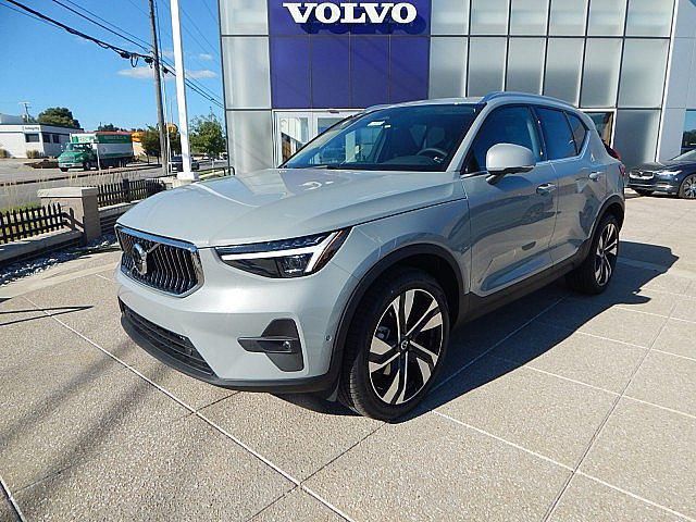 2025 Volvo XC40 Plus Bright Theme