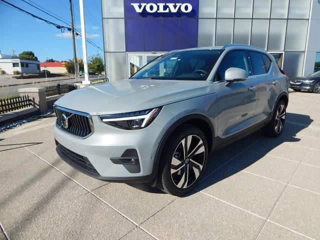 2025 Volvo XC40 Plus Bright Theme