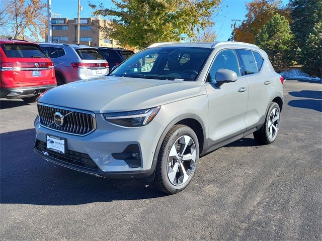 2025 Volvo XC40 Plus Bright Theme