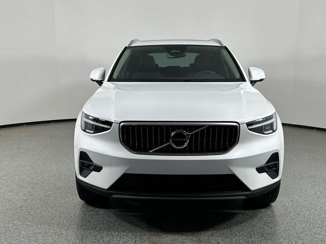 2025 Volvo XC40 Plus Bright Theme