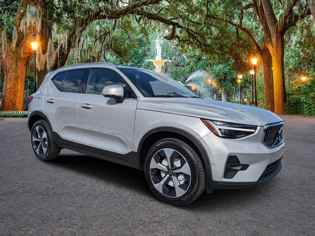 2025 Volvo XC40 Plus Bright Theme