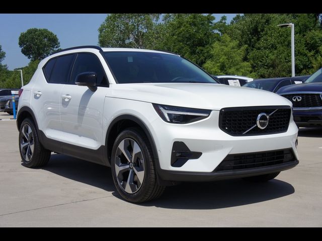 2025 Volvo XC40 Plus Bright Theme