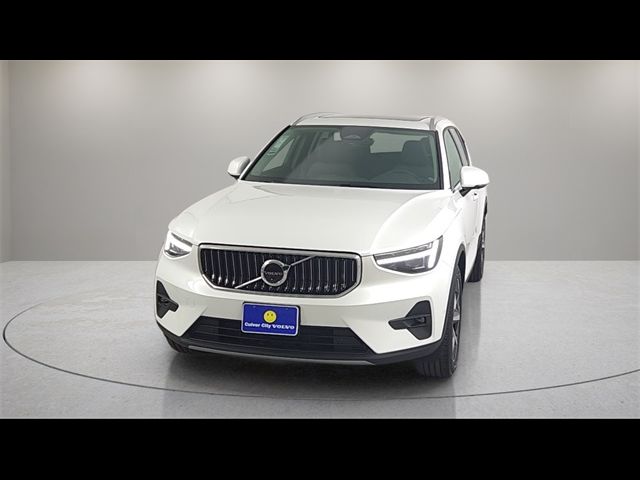 2025 Volvo XC40 Plus Bright Theme