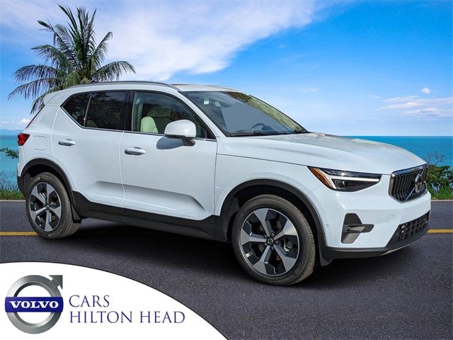 2025 Volvo XC40 Plus Bright Theme