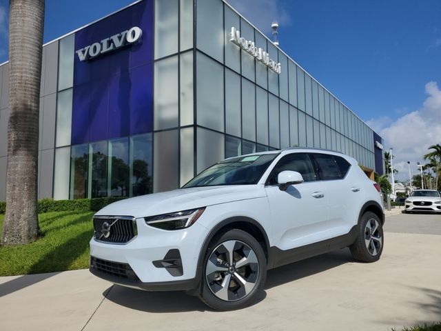 2025 Volvo XC40 Plus Bright Theme