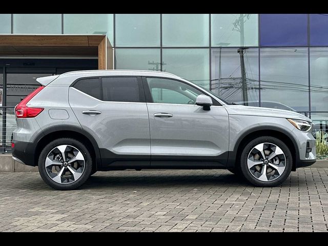 2025 Volvo XC40 Plus Bright Theme