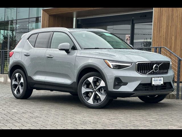 2025 Volvo XC40 Plus Bright Theme