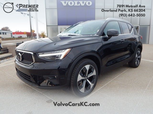 2025 Volvo XC40 Plus Bright Theme