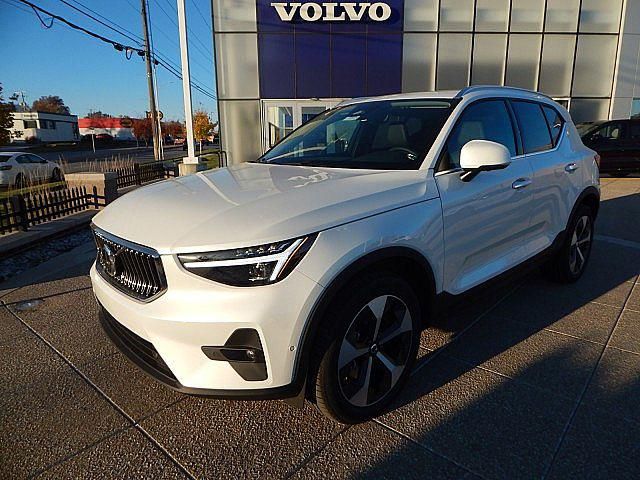 2025 Volvo XC40 Plus Bright Theme