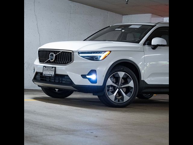 2025 Volvo XC40 Plus Bright Theme