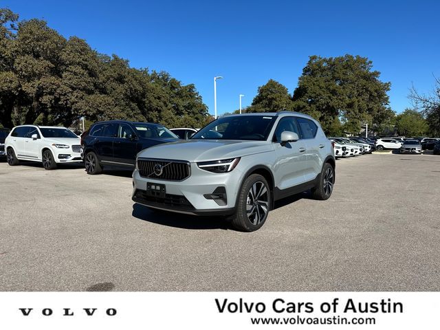 2025 Volvo XC40 Plus Bright Theme