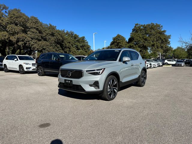 2025 Volvo XC40 Plus Bright Theme