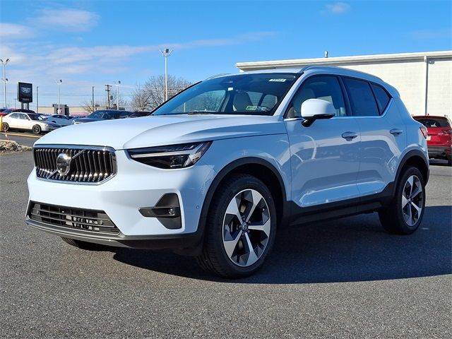 2025 Volvo XC40 Plus Bright Theme