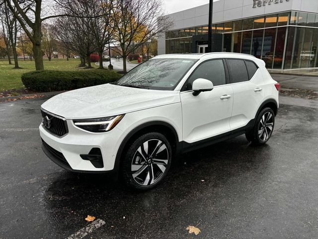 2025 Volvo XC40 Plus Bright Theme