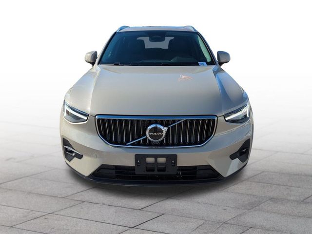 2025 Volvo XC40 Plus Bright Theme